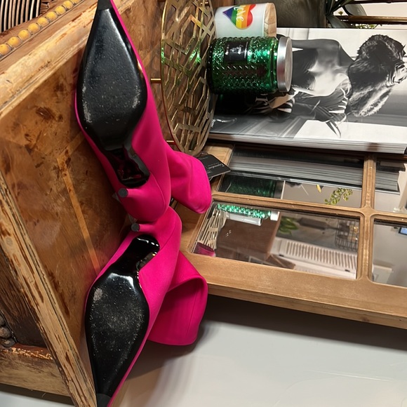 Like new worn twice! Pristine - Picture 2 of 4